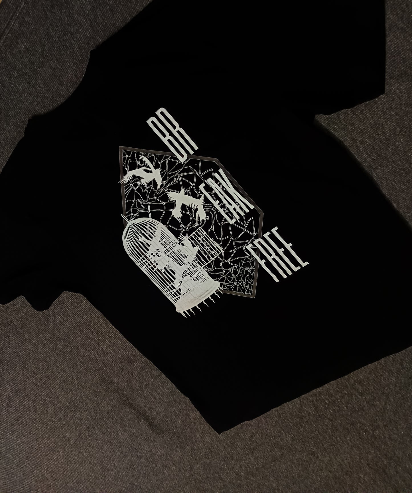 BREAK FREE - PREMIUM OVERSIZED TEE - ILLUSION SERIES CHAPTER 4 - BLACK (MEN'S)